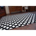 Covor Sketch - F757 crem/negru- Diamant 140x190 cm