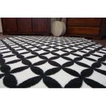 Covor Sketch - F757 crem/negru- Diamant 140x190 cm